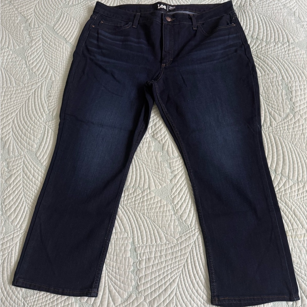 Lee Women's Jeans Regular Fit Straight Leg Mid Rise Size 20 Petite Dark Wash NWT